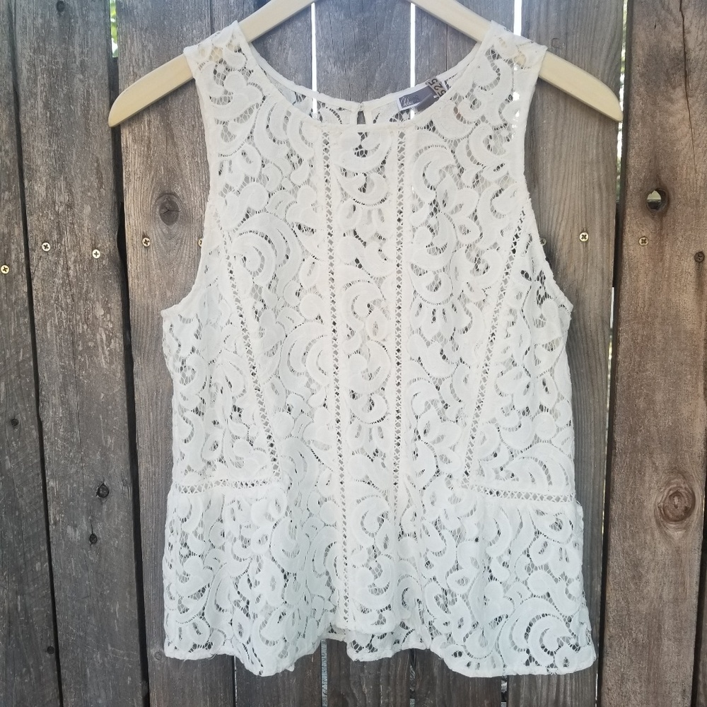 Chelsea  28 lace top size small